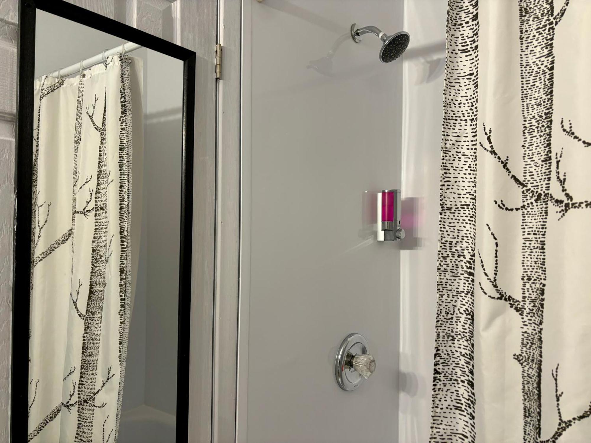 Petite Chambre Double avec 2 Lits Doubles